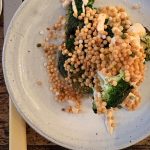 Rostad blomkål och broccoli med pepparemulsion och poppat Bomba-ris