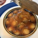 Öppnad burk Ramón Peña Zamburiñas Guisadas med kammusslor i galicisk tomatsås