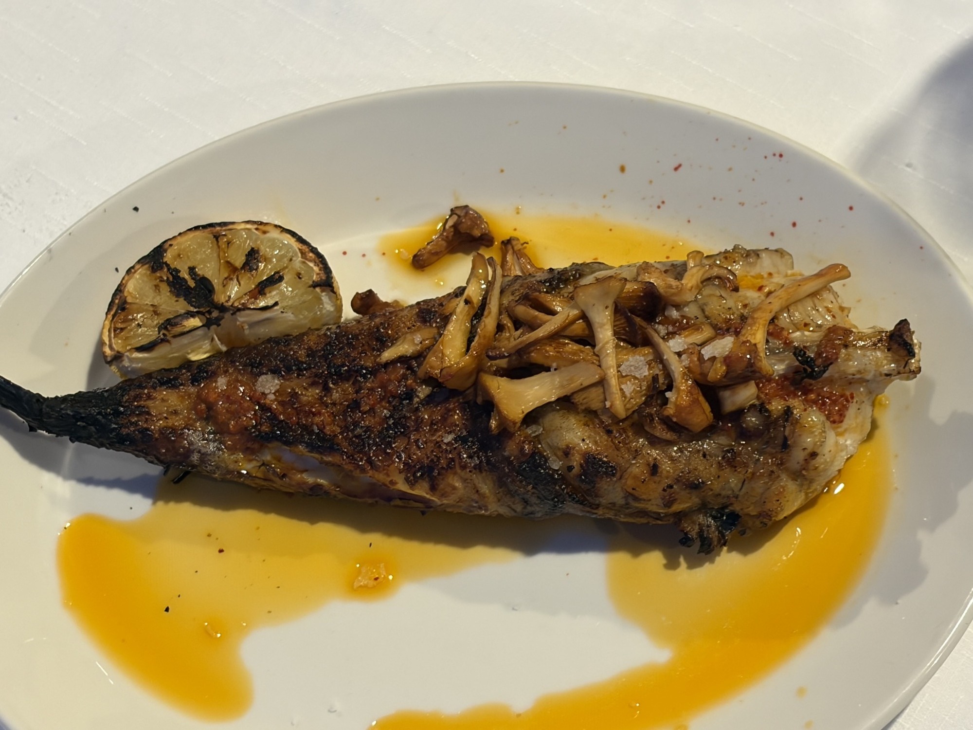 Grillad marulk med kantareller, brynt smör och grillad citron