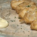 Pescado Frito, friterade fiskbitar i lätt smet med citronaioli