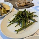 Pimientos de Gernika i gjutjärnspanna med flingsalt
