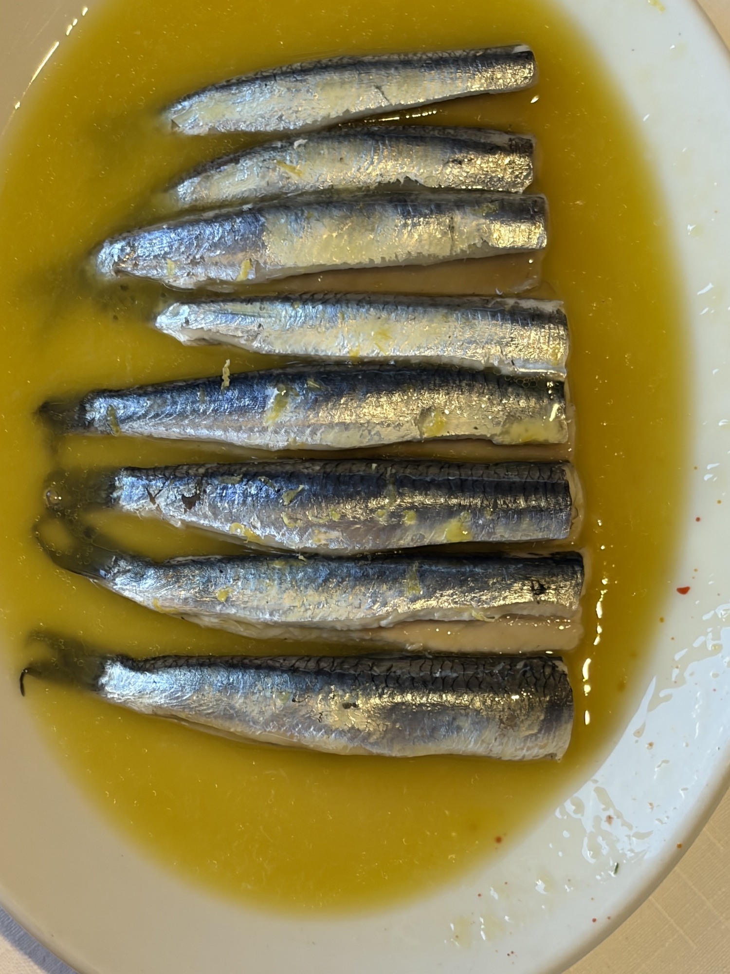 Boquerones i olivolja med citronskal