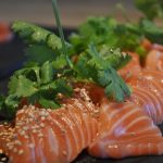 Sesamlax med koriander, lime och sherrydressing