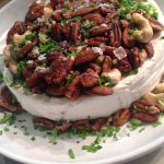 Varm Brie med spansk honung, Marconamandel, nötter och tryffel