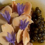 Eldad rökt ål med Marconamandel, caviar och blåklint i brynt smörsås